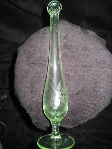 Vintage Beautiful Green Etched Glass Single Flower Bud Vase from The 40'S