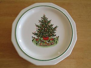 Pfaltzgraff Christmas Heritage Dinner Plates Set of 4 Holiday Dishes