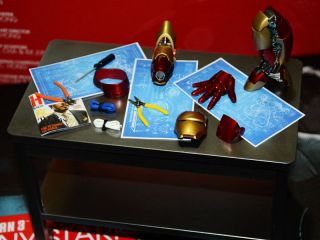 Hot Toys 1 6 Iron Man 3 Tony Stark Robert Downey Mind Desk with Accessories