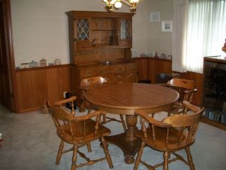 Ethan Allen Dining Room Table 4 Chairs with Stunning Hutch Fine Condition
