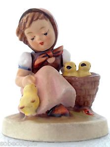 VINTAGE ROYAL CROWN HUMMEL LIKE FIGURINE GIRL WITH LYRE MADE IN