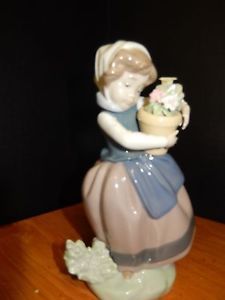 Lladro Figurine Girl with Flower Pot 1983 Spain