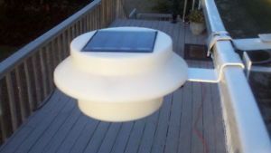 Solar Powered White LED Outdoor Gutter Fence Wall Garden Lamp Light w Bracket