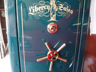 Liberty Presidential Gun Safe PX 25 Emerald Green w Gold Plated Lock and Wheel
