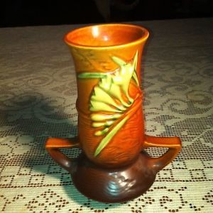 Roseville Pottery Freesia Brown Handled Vase 119 7