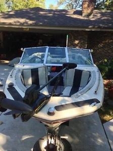 18 ft Invader Aquarious Boat with Trailer 1977 140 Horse Mercury Outboard