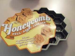 New Williams Sonoma Nordic Ware Honeycomb Pull Apart Cake Pan Beehive Mold 85437