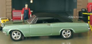 1965 Chevy Impala SS Willow Green MTLC Opening Hood w 409 CID V8 1 64 Diecast