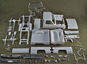 1 24 Scale Model Car Parts Junk Yard 1977 4x4 GMC Pick Up Truck Body Chassis