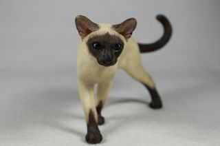 Siamese Cat Strolling Figurine Statue by Country Artists Retired CA00226