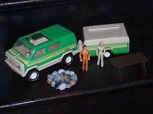 Vintage 1970s or 1980s Green Tonka Van Pop Up camper w 2 Action Figures Etc