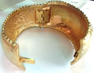 Vintage Heavy 84 GR Wide Chunky Baroque 18K Gold Plated Hinged Bangle Bracelet