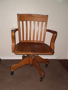 Vintage Oak Office Banker Desk Chair Swivels Rolls Height Adjusts
