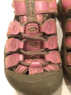 Keen Infant Toddler Girls Newport Shiny Pink Sandals Sneakers Water Shoes 10 GUC