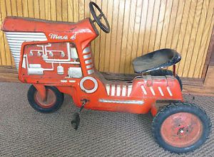 RARE Vintage Steel Pedal Tractor Mac 4 Chain Drive Ride on Nice Farm Fresh Toy