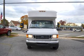 2005 Ford E350 Coach Diesel Shuttle Bus with Wheel Chair Lift Low Miles Look
