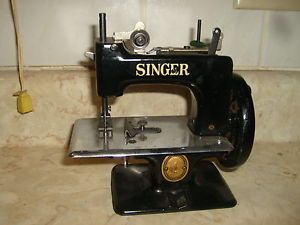 Antique Singer 20 Sewhandy Childs Toy Sewing Machine Childrens