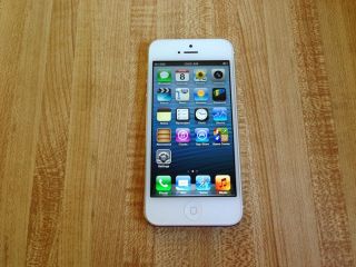 Apple iPhone 5 32GB White Silver Factory Unlocked GSM CDMA Warranty