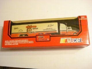 1992 Winston Cup Winner Alan Kulwicki NASCAR Hooters Racing Team Transporter 164 Die Cast Scale 